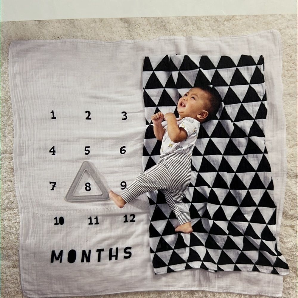 Cloud Island Two Muslin Blankets w/ Frame Triangle. Monthly growth Milestones